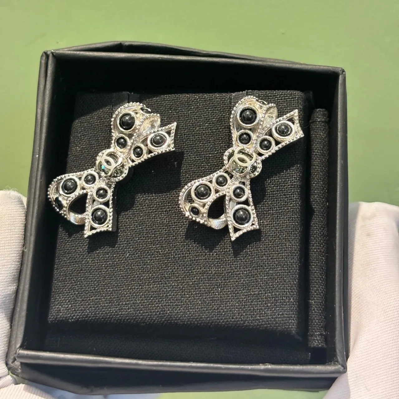 蝴蝶结耳钉二手黑银